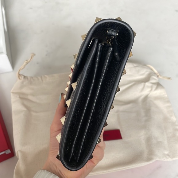 Valentino Garavani Rockstud Leather Wallet-On-Chain-Black - Picture 8 of 11